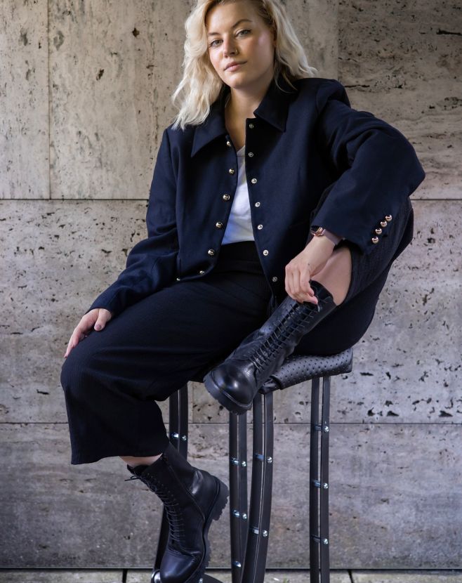 🎉 Dnes slaví svátek Nikola! 🎉 Připojte se k oslavám s naší stylovou barovou židlí Nikola ve stylu PUREINDUSTRY! 💺✨ Nikola...