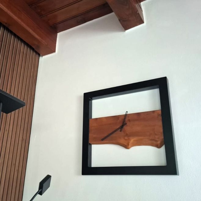 Každý Domov je jiný 🏡💛 A proto Vám vaše hodiny rádi doladíme tak, aby do něj přesně zapadly ✨ U těchto jsme odstín...